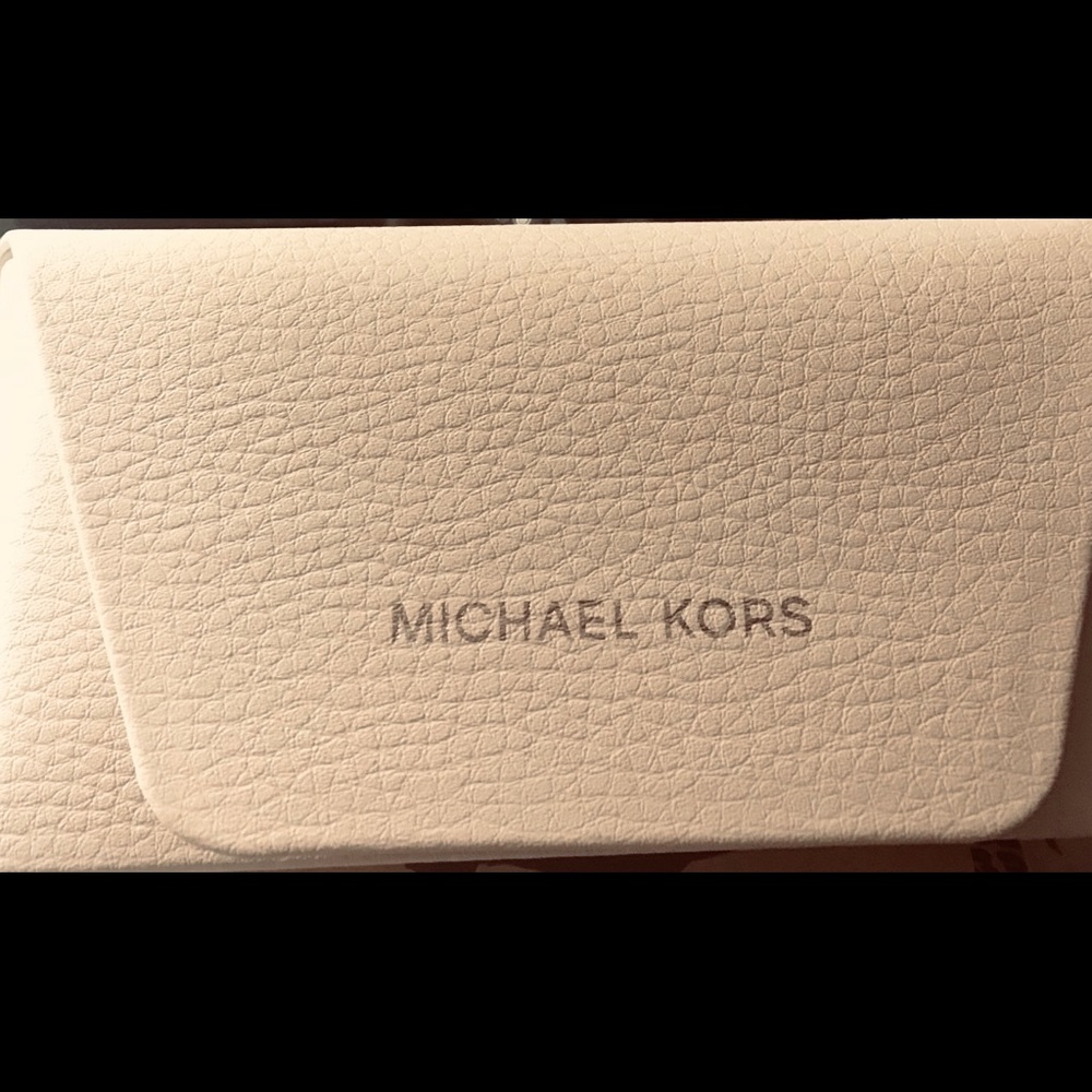 Michael Kors stylish sunglasses - Picture 3 of 8